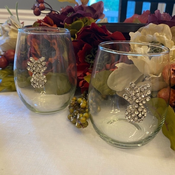 Adorable Stemless Wine Glasses - Picture 2 of 3